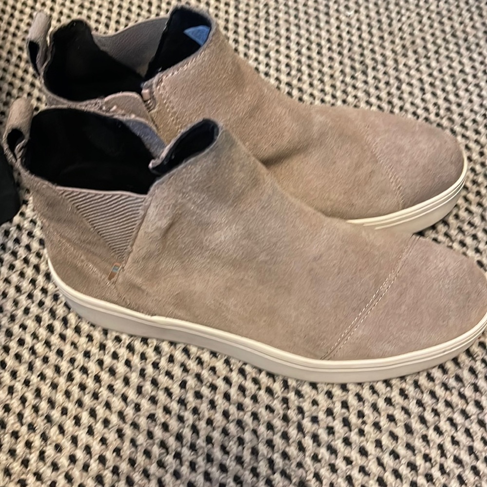 Toms hi top tan sneaker